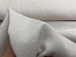 Fastvævet - krøllet og i offwhite, med fejl på